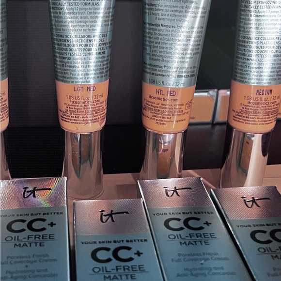 IT Cosmetics Cream Concealer Makeup - Picture 3 of 5